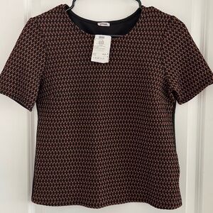 Stylish Black and Red Zigzag Short Sleeve Top NWT